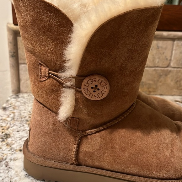 Ugg Bailey Button boots size 9 - Picture 3 of 8